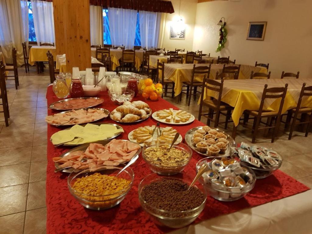 Royal Hotel Paolino Cavareno Buitenkant foto