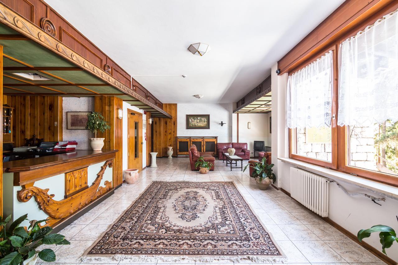 Royal Hotel Paolino Cavareno Buitenkant foto