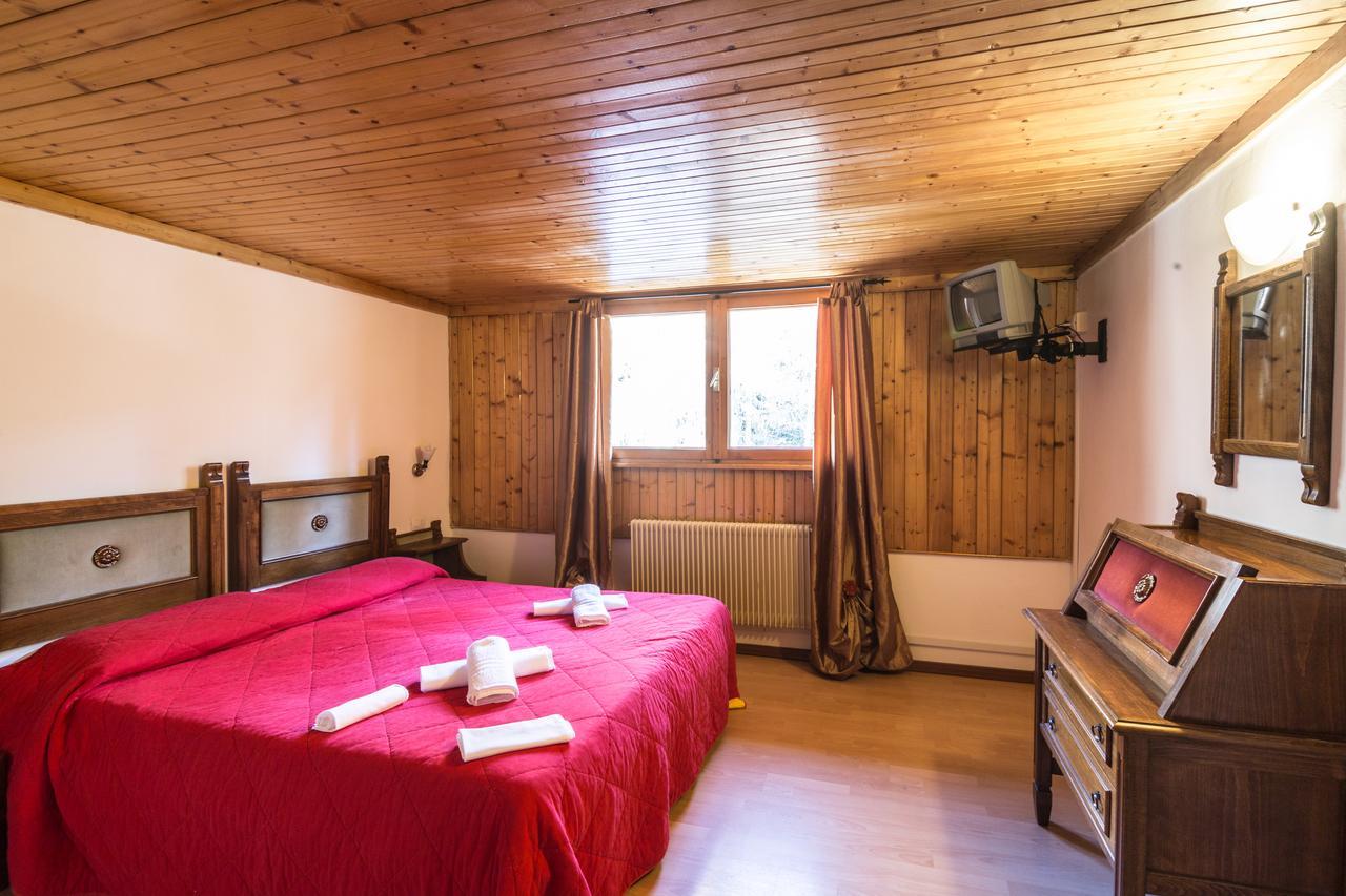 Royal Hotel Paolino Cavareno Buitenkant foto